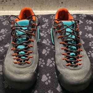 Approach shoes, worn < 7 times.